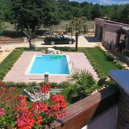 Ferienvilla Lucia Mit Pool Und Eigenem Tennisplatz Nyaraló *